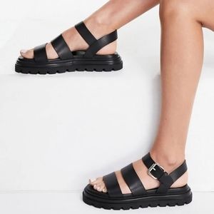 & Other Stories black leather walking sandals. Zipper detail. Sz 37